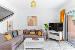 Charming 3-Bedroom Maisonette with Pool Access at Regina Gardens, 700 m Venus Beach